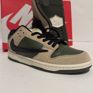 Nike SB Dunk Low Sneakers